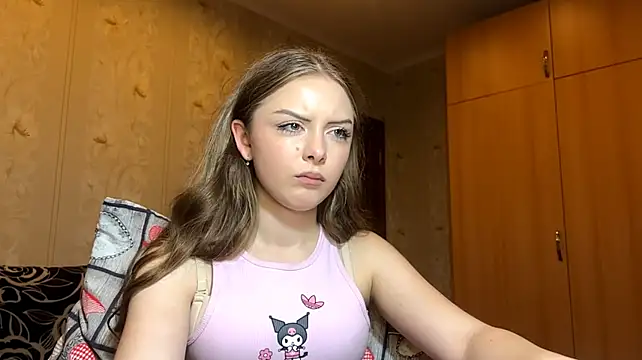 DelcieLipari - Make cat ears with your hands.