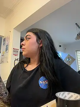 Lummii_ - Show your breasts close to the camera