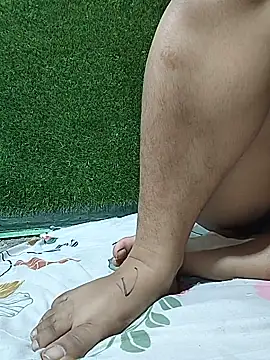 V-Queen-Riya - Full nude in public