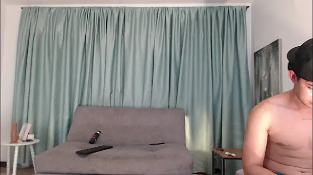 YuliethPetite - Kiss someone's ass