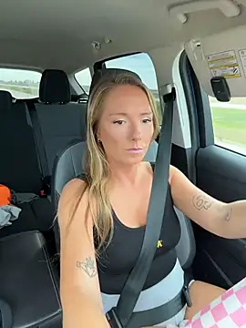 Prettymouthpeach - Peach gets nude