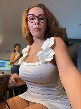 NINIK_STYLE - Look how my butt is clapping