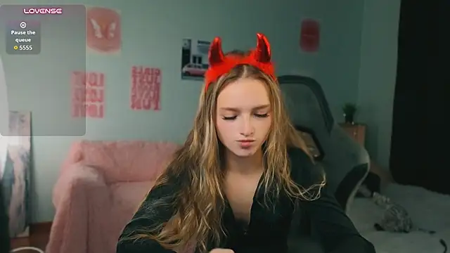 Evamoonis - tease my boobs in top