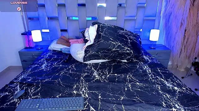 Cammiila - wet and creamy pussy daddy🥵🥵
