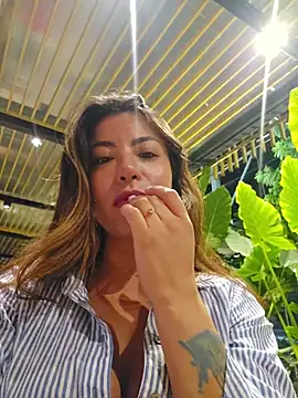 Karen_San_Miguel - Flash tits in public + spit tits 😈