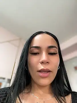 Naatalia - Pussy happy in my work