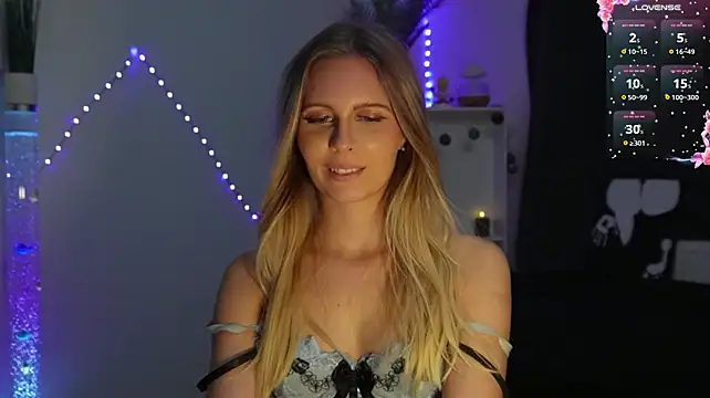 BonnieBluX - Playing with my tits under the bra🫦
