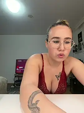 MarieHofer19 - 1 minute without my bra ✨