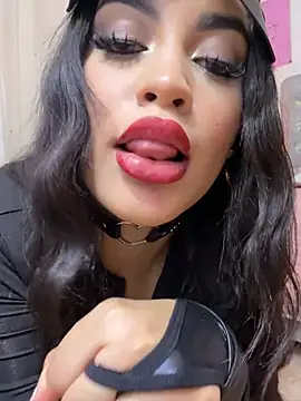 AlynAllen - spanks ass in doggy with the whipx15🐈‍⬛