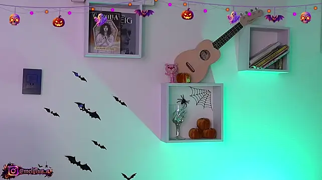 Melifluaa - play boobs + spit <3