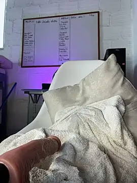 Nicolle_foxy - Squirt all over your cock 💦