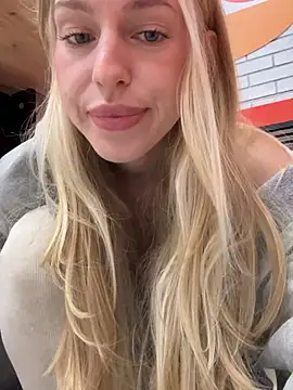 Kira_mia - TAKE OFF MY SKIRT& PUT ON TABLE NEXT ME