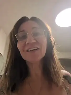 TamaraSweetxo - topless 15 mins