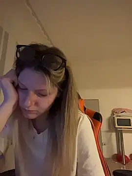 MaryHiggins - sucking dildo with saliva on breasts