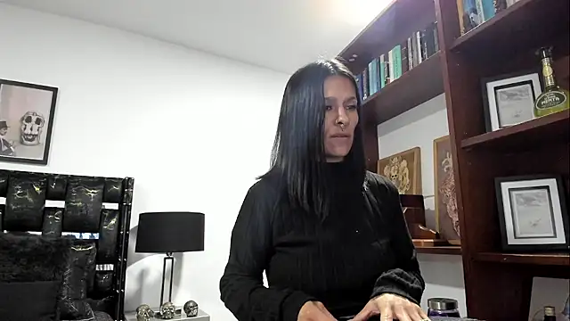 Amelie_Blake - pierce my breasts and my clitoris