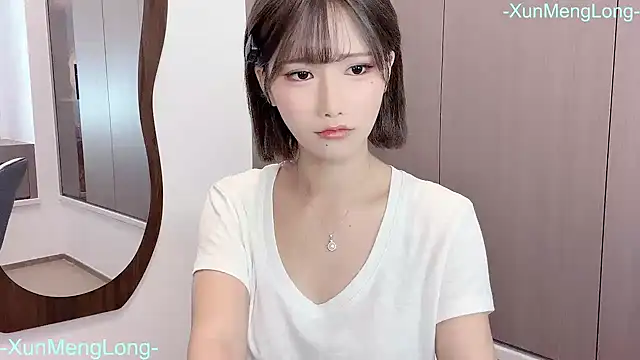 -XunMengLong- - 只穿内衣直播十分钟