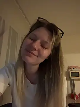 MaryHiggins - sucking dildo with saliva on breasts