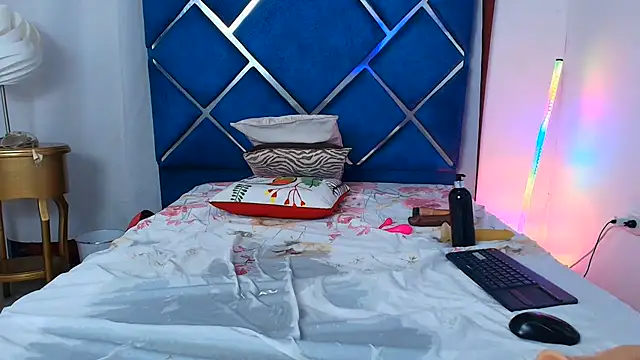 BeccaKox - 'GUYS TIP FOLLOW BOOST MY ROOM''