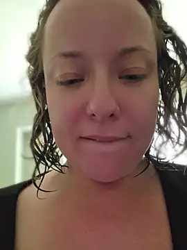 Julimonroe - Bend over and spank that ass 😈