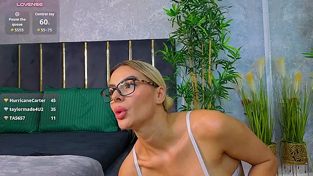 EvellynGold - Spit on boobs and tease