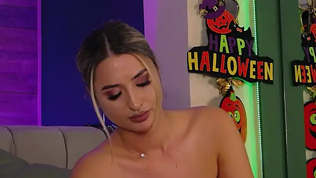 LoraDevine - 🥵💥Boobs teasing topless 💥🥵