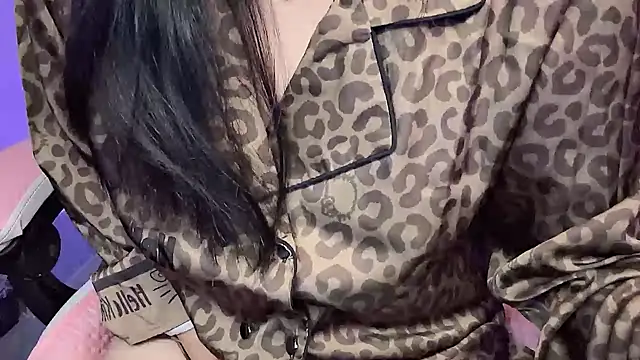 Julie_Ulie - Chân đi chữ bát. Dứt khoát Cặc to🤡