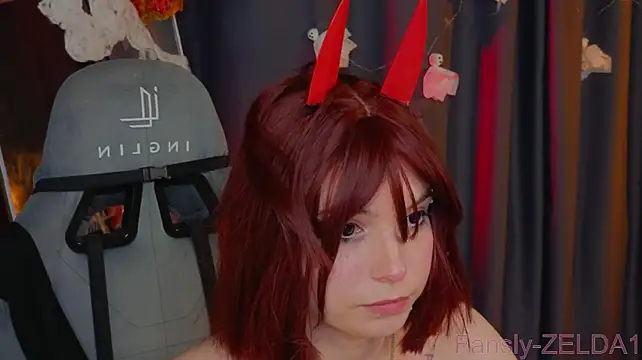 Zelda_1 - dildo betwen tits
