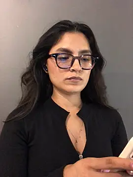 Gia_Mazzon - TEASE MY PUSSY UNDER TABLE