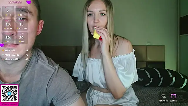 SizzleCouple - Lick Sofia's anal