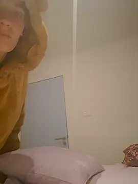 Sweetsophie69 - boobies uit 10 min