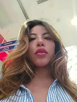 Karen_San_Miguel - Flash tits in public + spit tits 😈