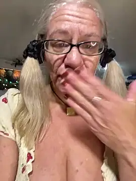TrenaAnn - nothing like feeling ugly as fuck