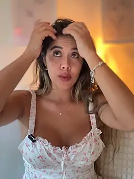 Emilia_Bakerr - Oil on tits