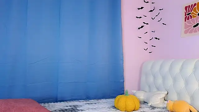 Colette_pretty - pinch my nipples close to cam