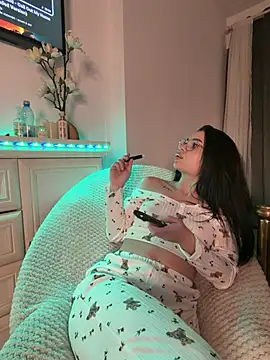 Olivia_Noor - toples+oil my boobs +LT VIDEO