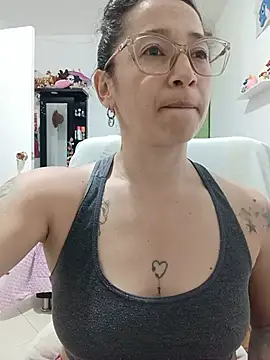 Emilypoppy3 - Riding a big toy