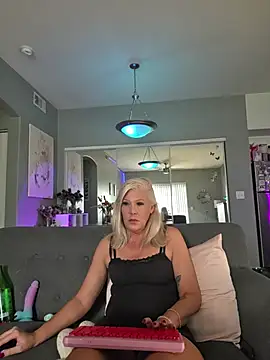 Lexi_Shocker - Pussy warm up time! Lt gets 7m control