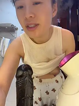 Saozi666 - 完成可选：口交黑鸡吧、口叼内裤、小粉插入M腿、开双插票、挤奶水、全裸呼啦圈