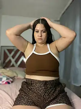Natalia_Cleark09 - Wet my pussy oil on the tits😏🔥