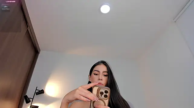 RebeccaBaxter - show ass + pussy