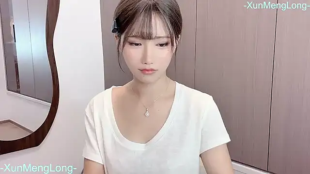 -XunMengLong- - 只穿内衣直播十分钟