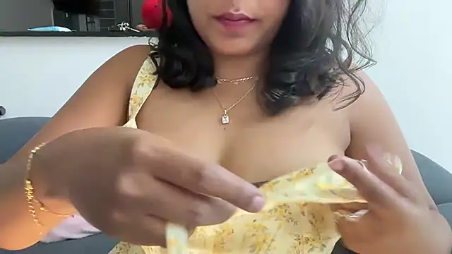 Priyadevi17 - Suck Dildo