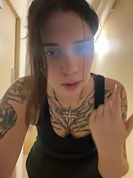 Nora-love - Sexy Nippel Play und Titten spucken🔥