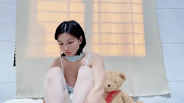 Liliya0010 - 等哥哥教我玩新玩具