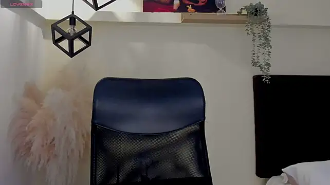 Emma_Vonn - MAKE MY ASS RED + SPIT MY TITIS💦😏