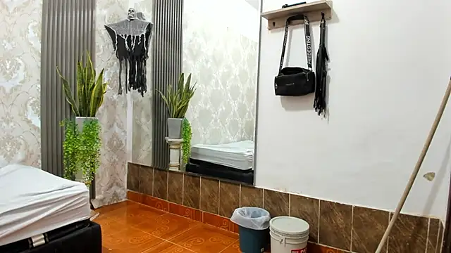 Little_daicel - dildo in the girl's ass and cum