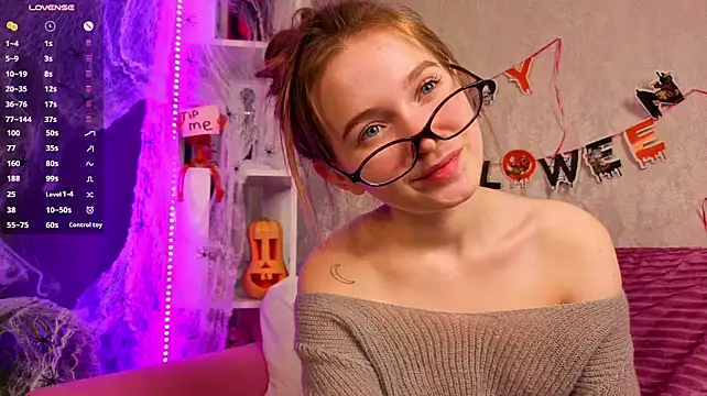 LittleCutieSandy - clamps on my beautiful nipples!