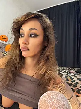 Lissa_kissyou - Riding a dildo + video gift+5 PHOTOS