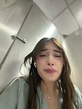 Sweet_Milaa1 - Show us some sexy labia in the doggy 😸