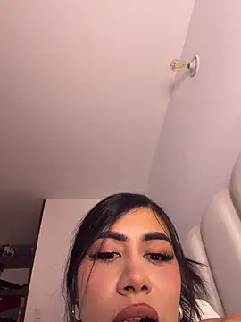 Clarachanelricek - SHOW NAKED COMPLETE AND PLAY